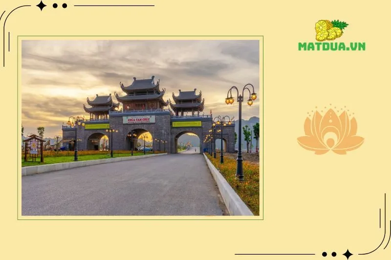 Cổng tam quan